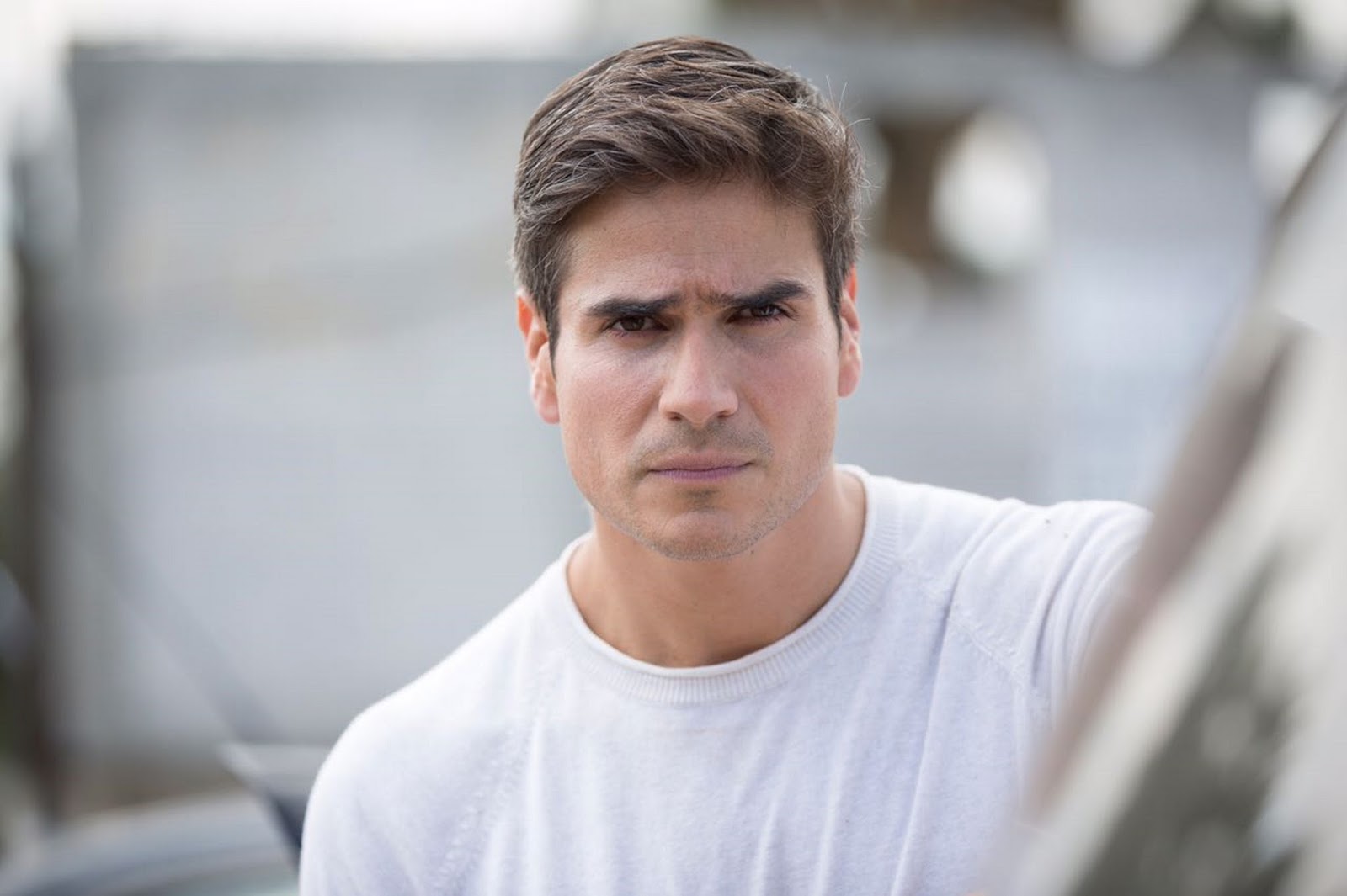 Daniel Arenas Teams Up with Livia Brito for New Televisa Production "Medicos"